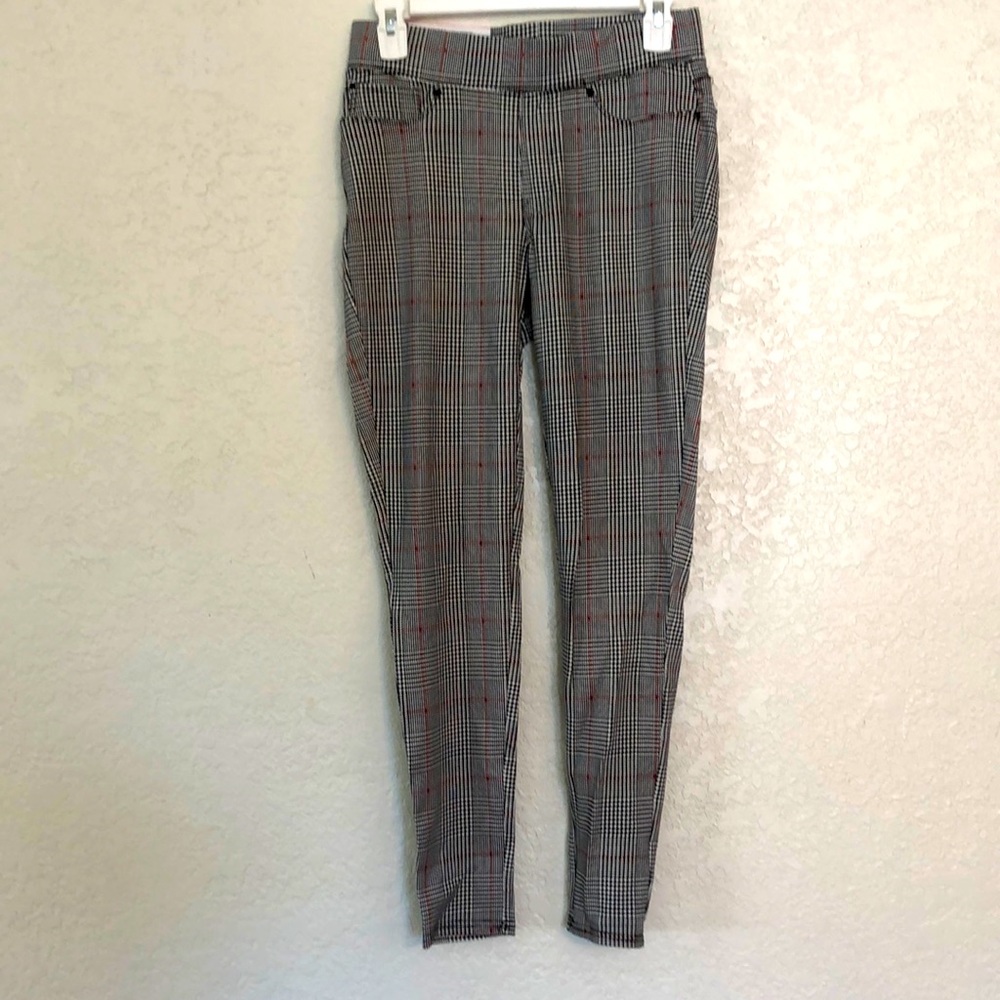 NWT pill on ponte knit skinny leg houndstooth print leggings.